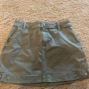 American Eagle Outfitters Green A-Line Mini Skirt